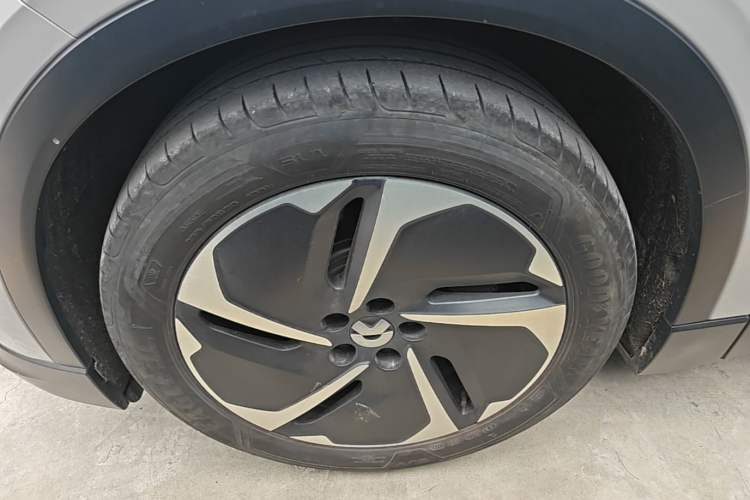 Used Nio EC6 2023 75 kWh Left Front Wheel Hub
