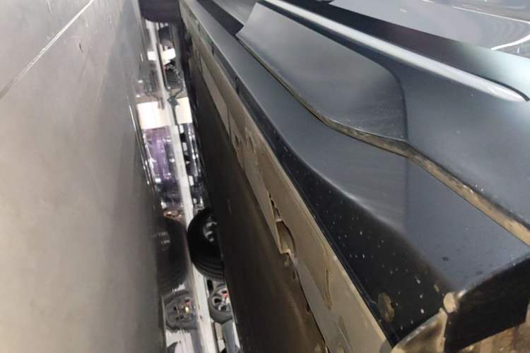 Used Nio EC6 2023 75 kWh Left Side Sill