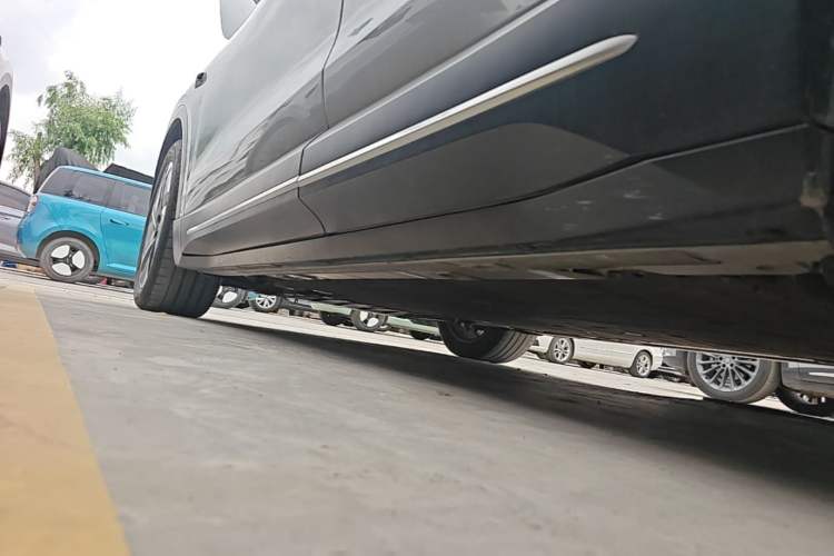 Used Nio EC6 2023 75 kWh Left Side Sill