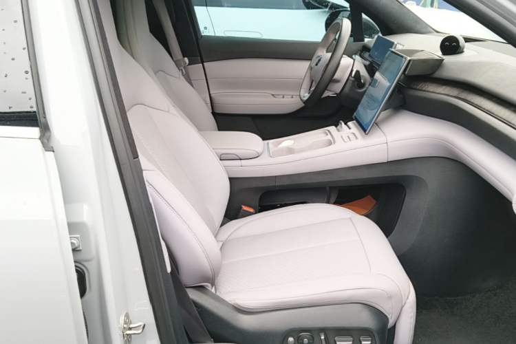 Used Nio EC6 2023 75 kWh Right Front Seat