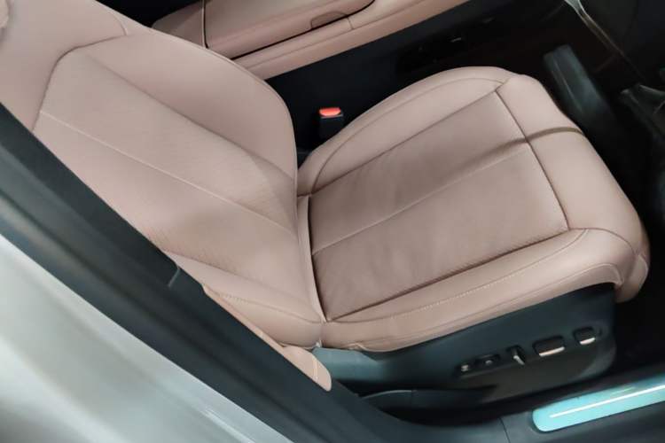 Used Nio EC6 2023 75 kWh Right Front Seat