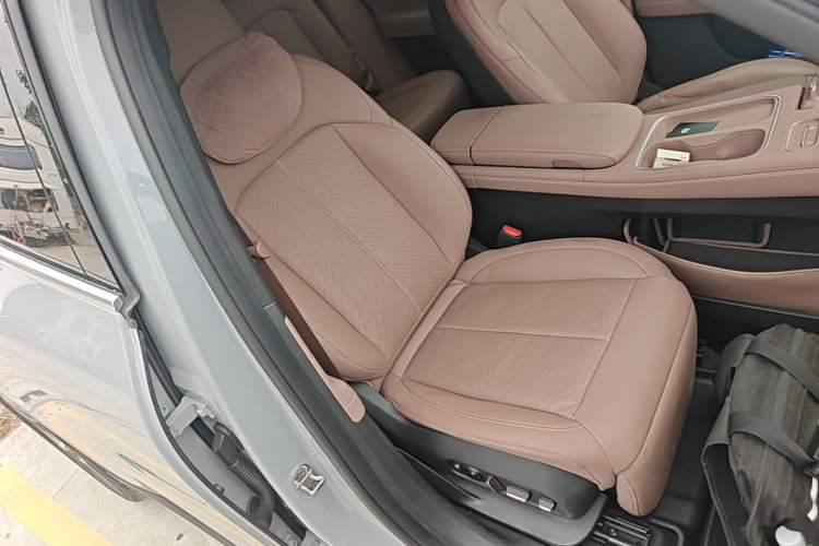 Used Nio EC6 2023 75 kWh Right Front Seat