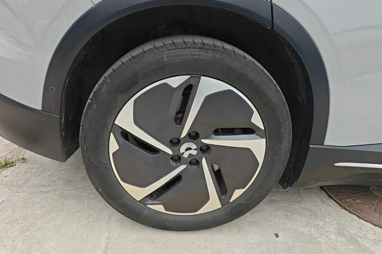 Used Nio EC6 2023 75 kWh Right Rear Wheel Hub