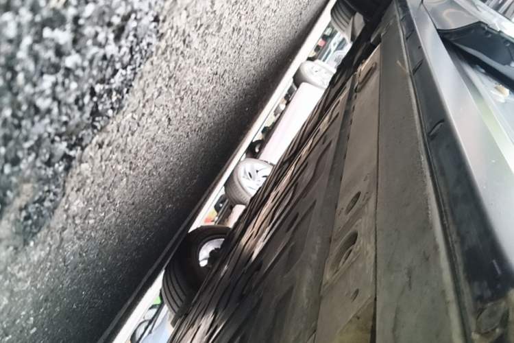 Used Nio EC6 2023 75 kWh Right Side Sill