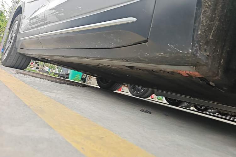 Used Nio EC6 2023 75 kWh Right Side Sill