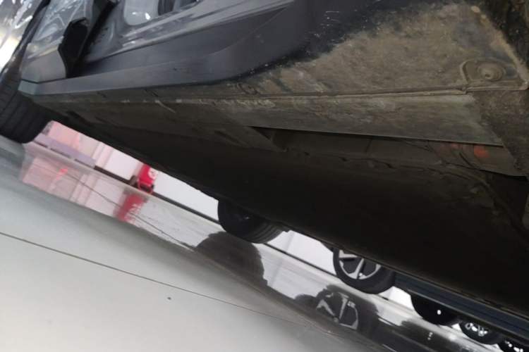 Used Nio EC6 2023 75 kWh Right Side Sill
