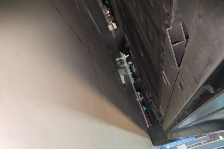 Used Nio EC6 2023 75 kWh Right Side Sill