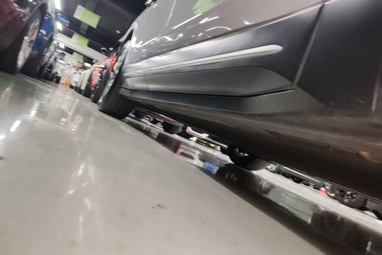 Used Nio EC6 2023 75 kWh Right Side Sill