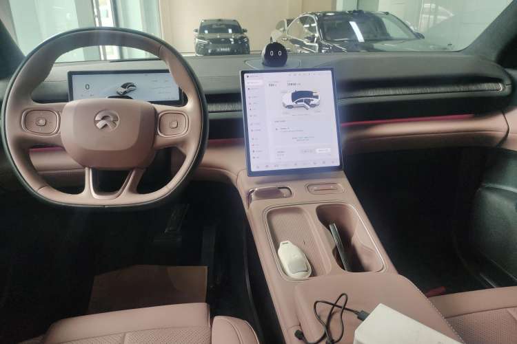 Used Nio EC6 2023 75 kWh Center Console