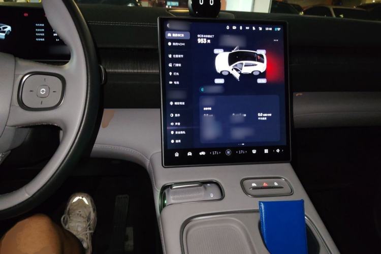 Used Nio EC6 2023 75 kWh Center Console