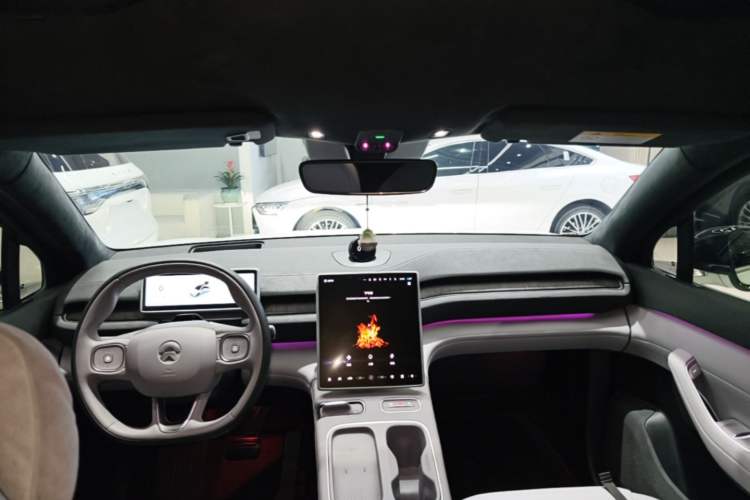 Used Nio EC6 2023 75 kWh Headliner