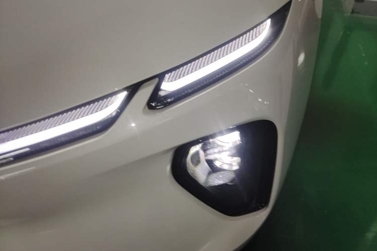 Used Nio EC6 2023 75 kWh Left Front Headlight
