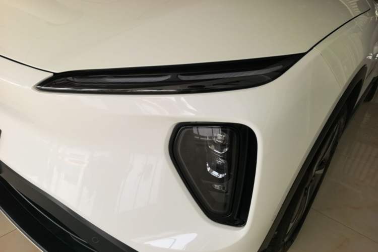Used Nio EC6 2023 75 kWh Left Front Headlight