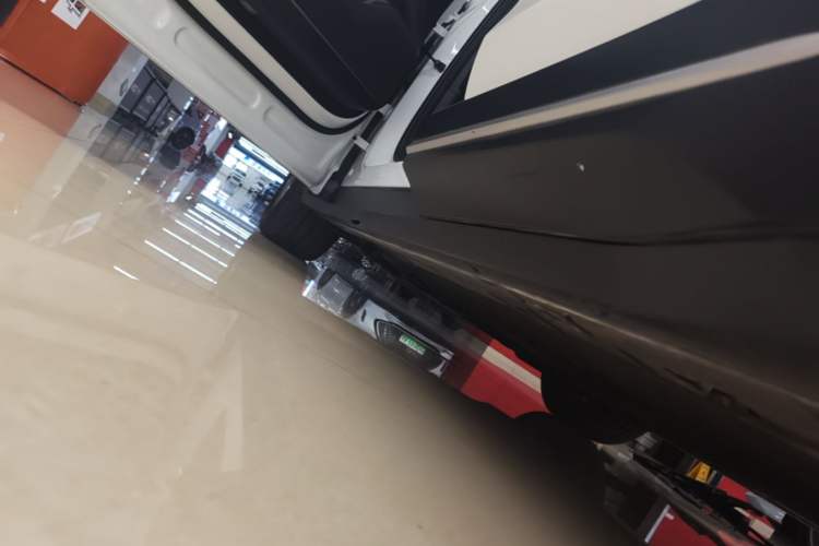 Used Nio EC6 2023 75 kWh Left Side Sill