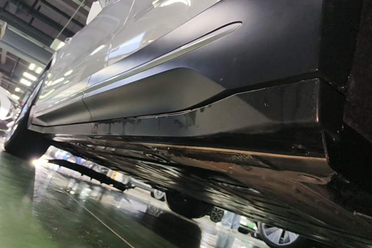 Used Nio EC6 2023 75 kWh Left Side Sill