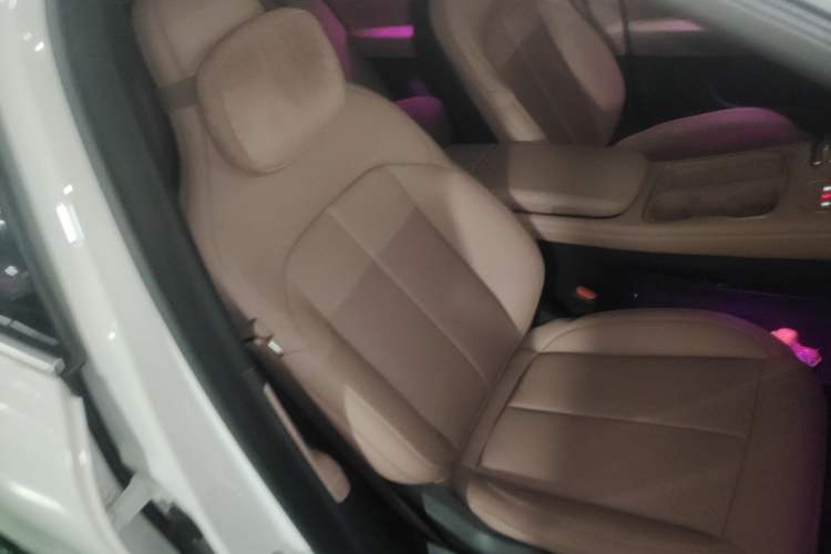 Used Nio EC6 2023 75 kWh Right Front Seat
