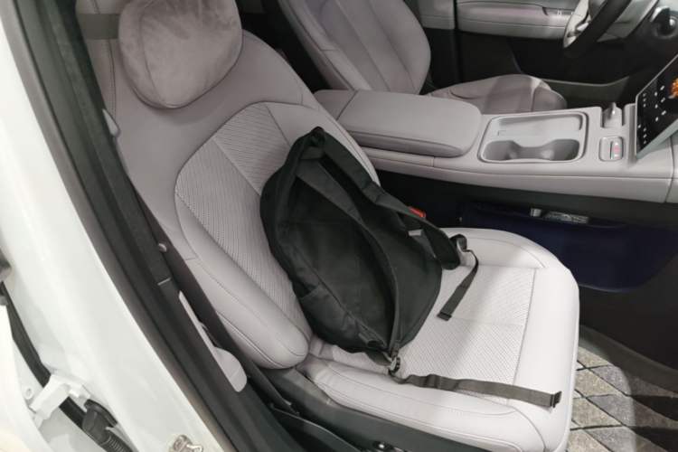 Used Nio EC6 2023 75 kWh Right Front Seat