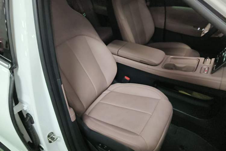 Used Nio EC6 2023 75 kWh Right Front Seat