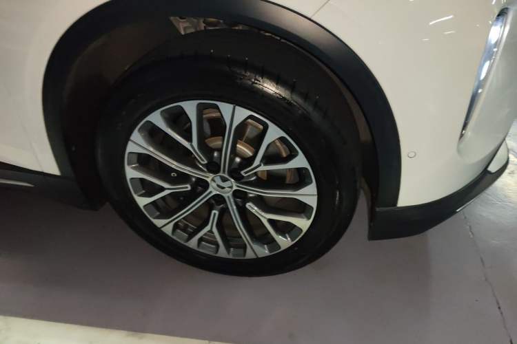 Used Nio EC6 2023 75 kWh Right Front Wheel Hub