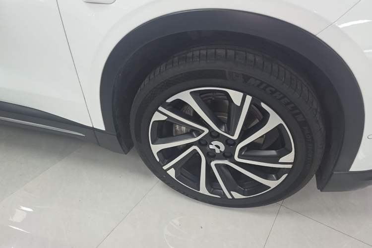 Used Nio EC6 2023 75 kWh Right Front Wheel Hub