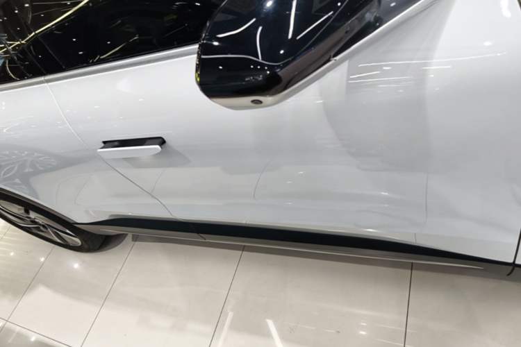 Used Nio EC6 2023 75 kWh Right Side Sill