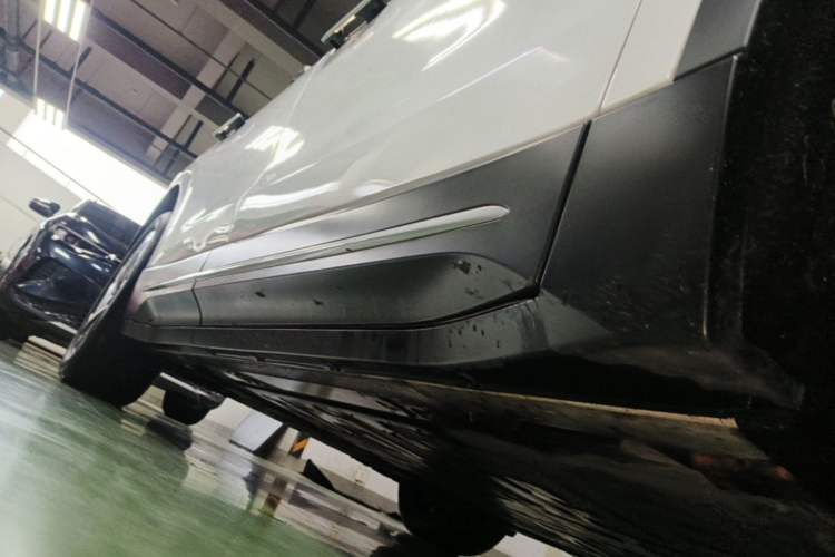 Used Nio EC6 2023 75 kWh Right Side Sill