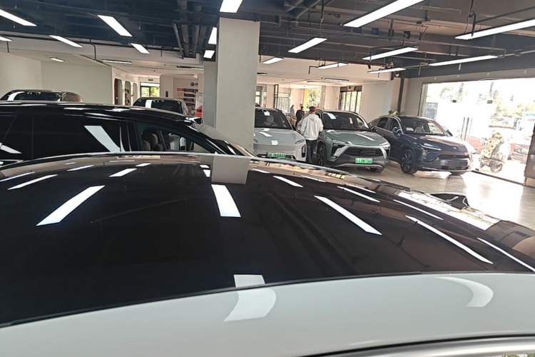 Used Nio EC6 2023 75 kWh Roof
