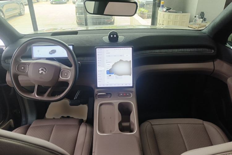 Used Nio EC6 2023 75 kWh Center Console