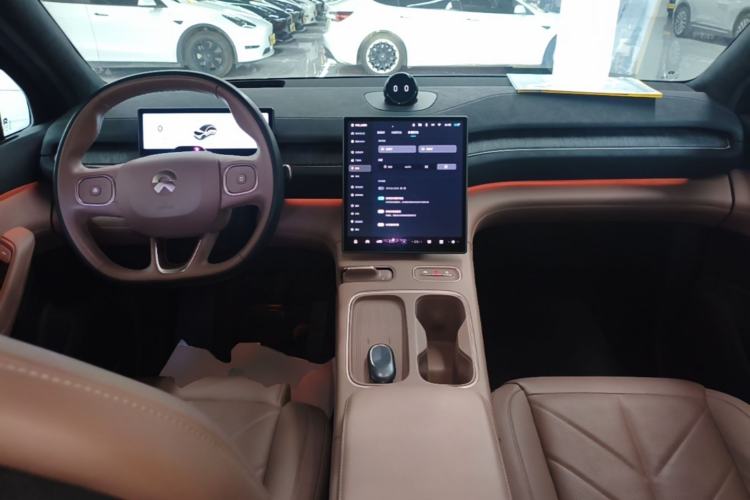 Used Nio EC6 2023 100kWh Center Console