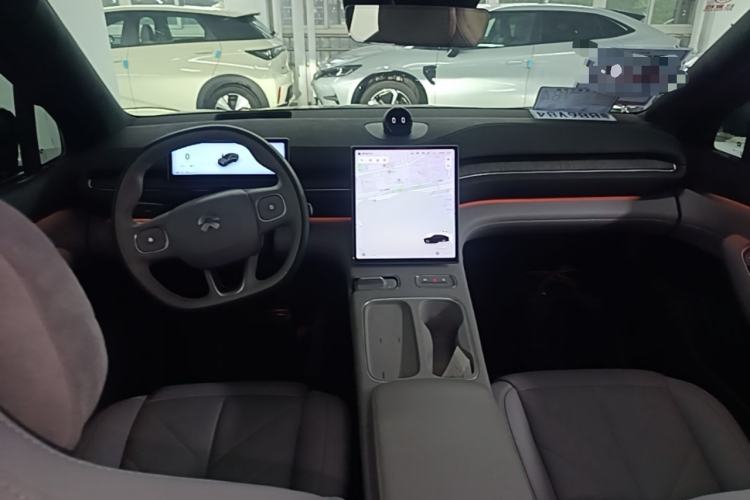 Used Nio EC6 2024 75 kWh Center Console