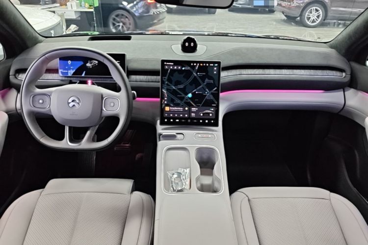 Used Nio EC6 2024 75 kWh Center Console