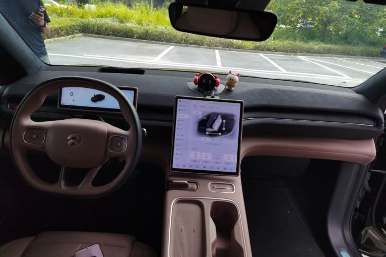 Used Nio EC6 2024 75 kWh Center Console