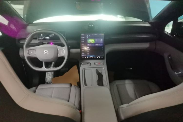 Used Nio EC6 2024 75 kWh Center Console