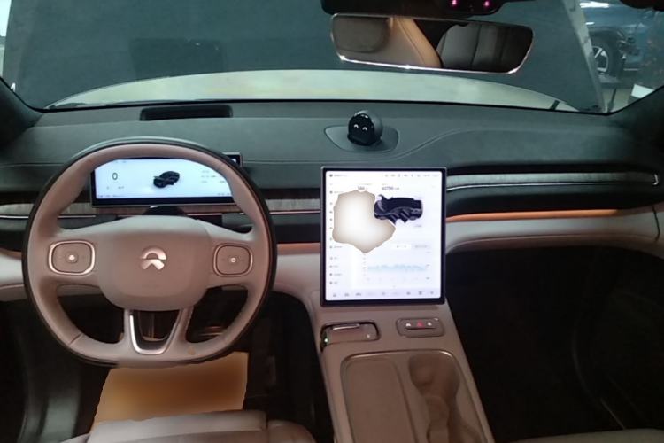 Used Nio EC6 2024 75 kWh Center Console