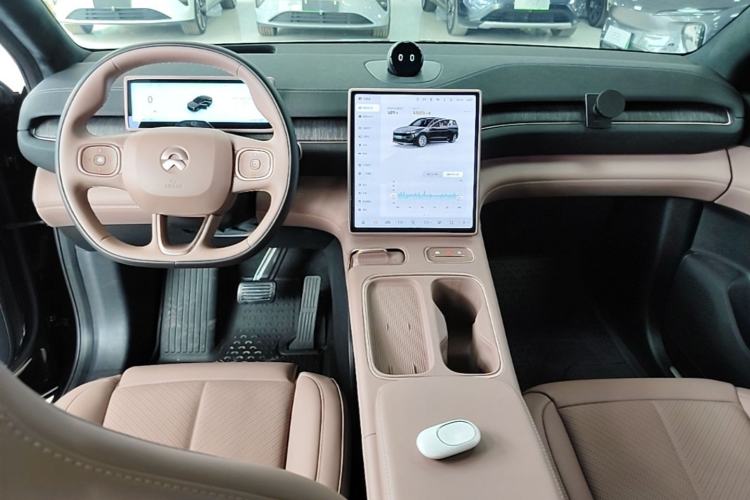 Used Nio EC6 2024 75 kWh Center Console