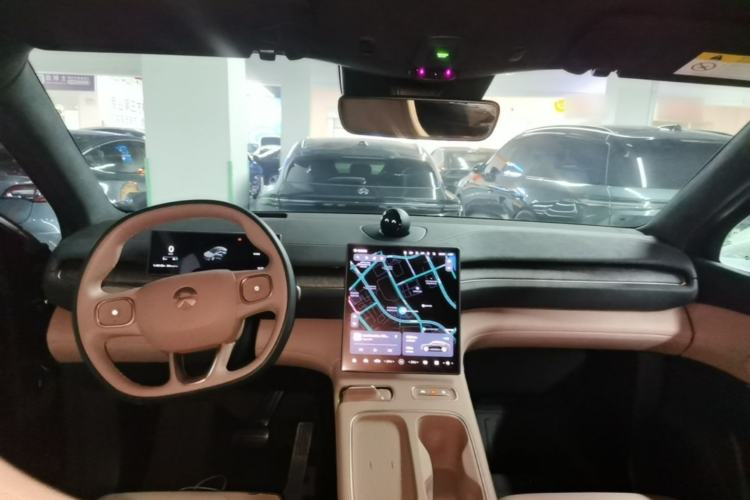 Used Nio EC6 2024 75 kWh Center Console