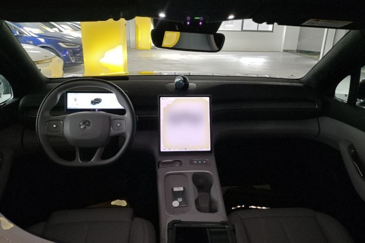 Used Nio EC6 2024 75 kWh Center Console