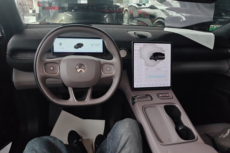 Used Nio EC6 2024 75 kWh Center Console