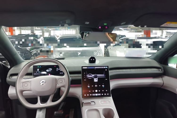 Used Nio EC6 2024 75 kWh Center Console