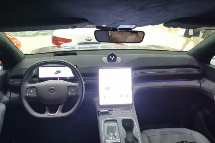 Used Nio EC6 2024 75 kWh Center Console