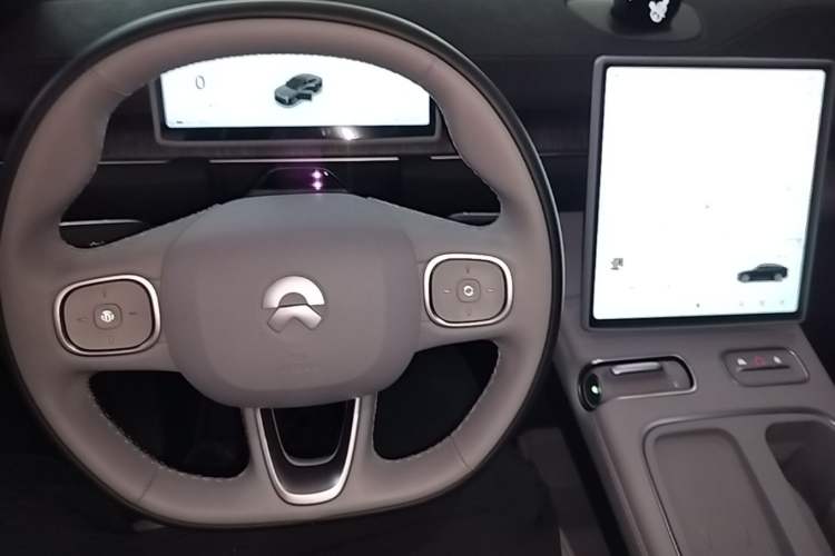 Used Nio EC6 2024 75 kWh Center Console