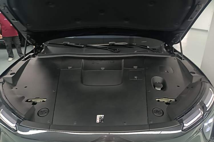 Used Nio EC6 2024 75 kWh Engine Bay