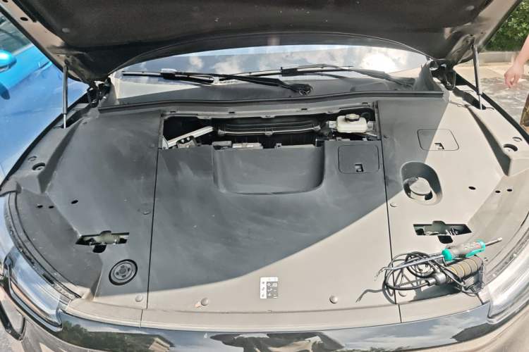 Used Nio EC6 2024 75 kWh Engine Bay