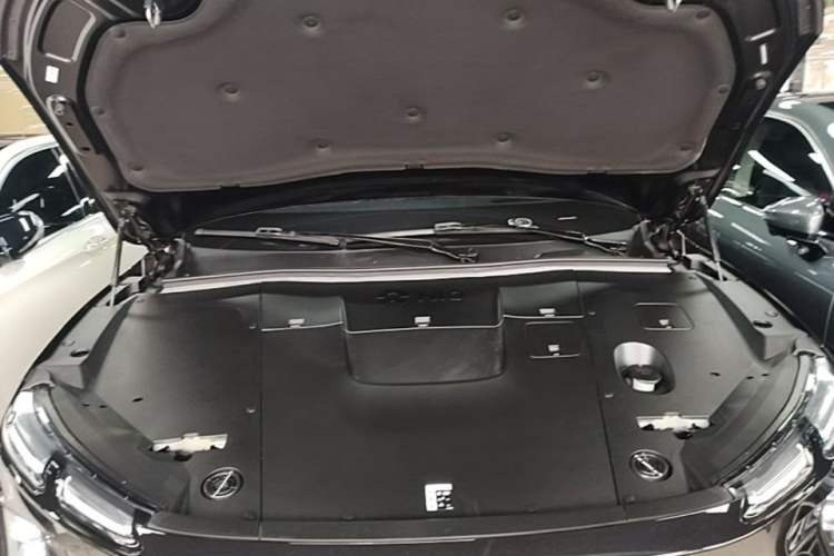 Used Nio EC6 2024 75 kWh Engine Bay