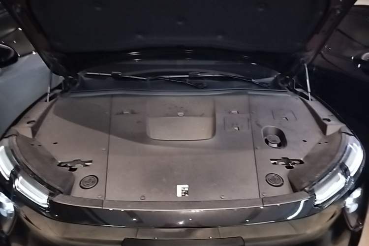 Used Nio EC6 2024 75 kWh Engine Bay