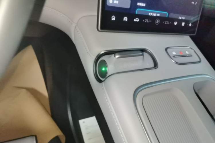 Used Nio EC6 2024 75 kWh Gear Lever