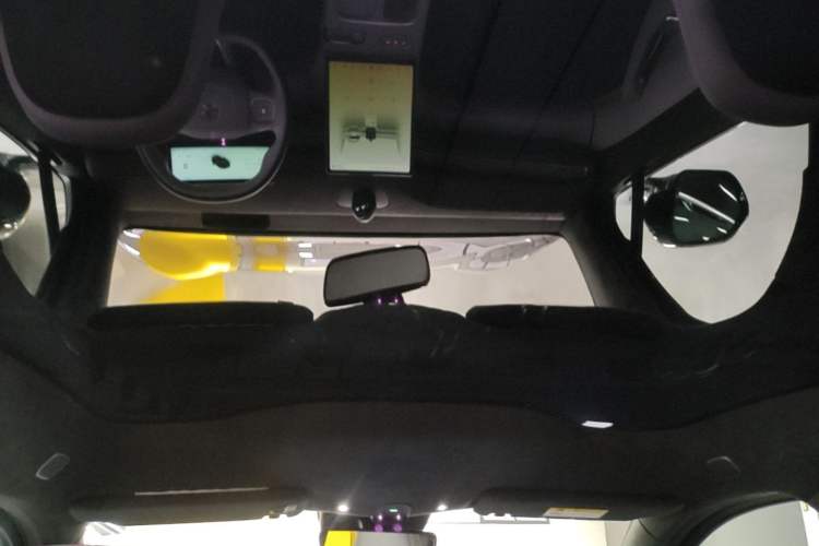 Used Nio EC6 2024 75 kWh Headliner