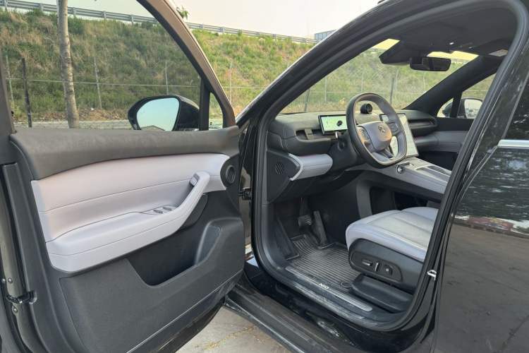 Used Nio EC6 2024 75 kWh Interior 1