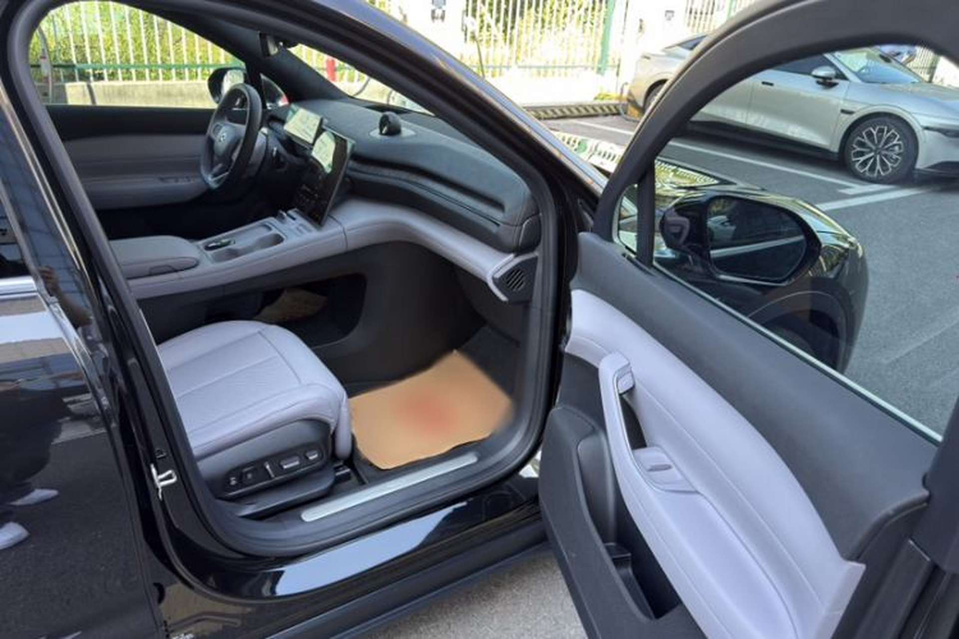 Used Nio EC6 2024 75 kWh Interior 4