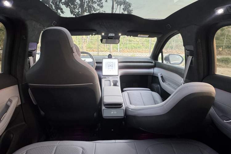 Used Nio EC6 2024 75 kWh Interior 4